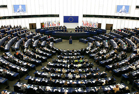 Imagen del pleno del Parlamento durante el debate con Barroso. | Reuters