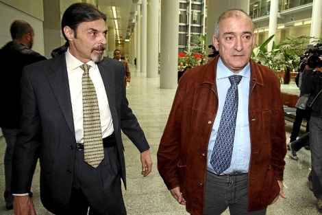 Juan Ignacio Blanco y Fernando Garca (dcha) en la Ciudad de la Justicia | B. Pajares