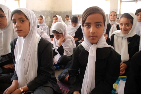 Varias alumnas de la escuela Zabihullah Esmati. | Mnica Bernab