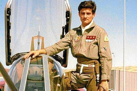 Fernndez Demara, en 1982, el da de su primer vuelo en un Mirage F-1.