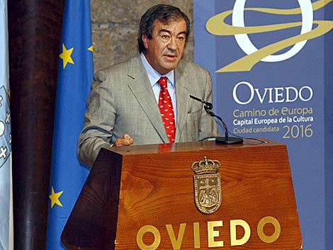 Cascos en su discurso en el acto de la Asociacin Da de Galicia en Asturias. | Efe