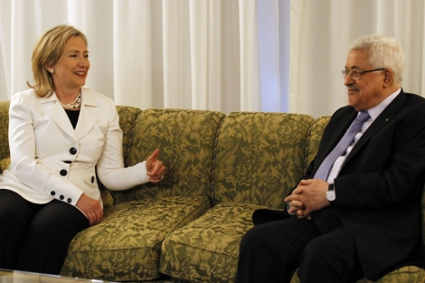 Clinton habla con Abu Mazen antes de la reunin. | AP