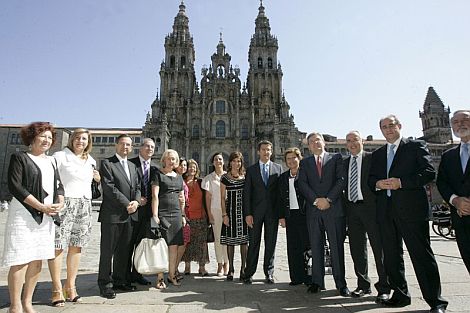 Los presidentes parlamentarios, junto a Nez Feijo en el Obradoiro. | Efe