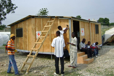 El montaje de la casa lo pueden hacer las propias familias. | Cruz Roja