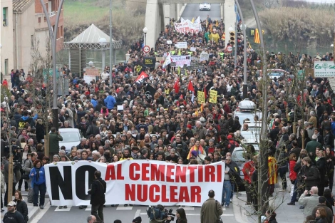 Manifestacin en Mora d'Ebre, cerca de Asc, contra el almacn nuclear | J. Antonio