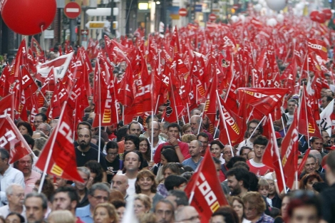 Miles de personas se manifiestas en Valencia. | J. Cullar