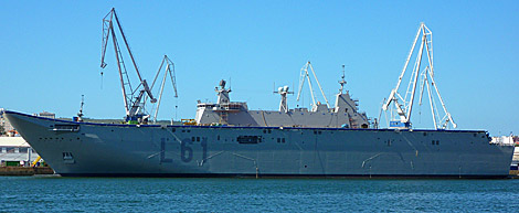 El buque Juan Carlos I, durante su fase de acabado en Navantia (Ferrol). | Outisnn