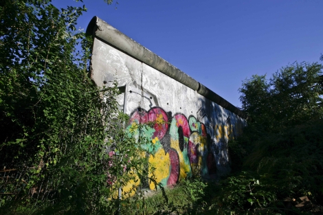 Un trozo del Muro de Berln, abandonado en el centro de la capital alemana. | AP