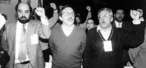 José Acosta con Teófilo Serrano y Joaquín Leguina, en el Congreso de la FSM de 1994.