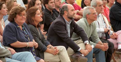 Cristina Almeida, junto a Almunia, Borrell y Fernando Morán, en la campaña de 1999.