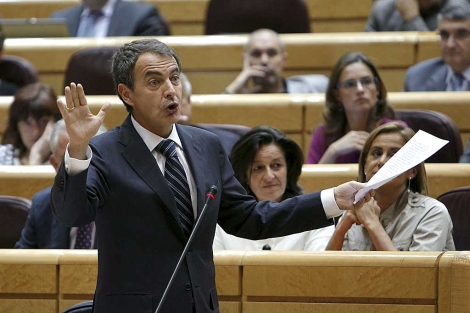 Zapatero responde a la oposicin en la sesin de control del Senado. | Efe