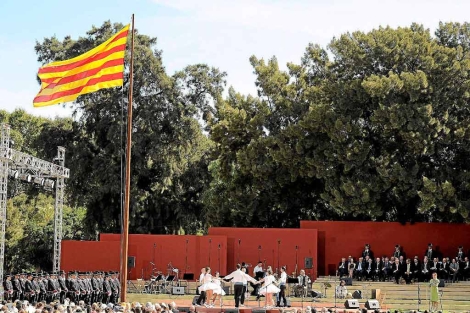 La senyera siempre preside los grandes actos en Catalua | Foto: Santi Cogolludo