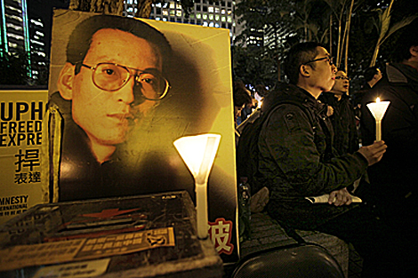Protesta en favor del disidente encarcelado Liu Xiaobo en Hong Kong. | Ap