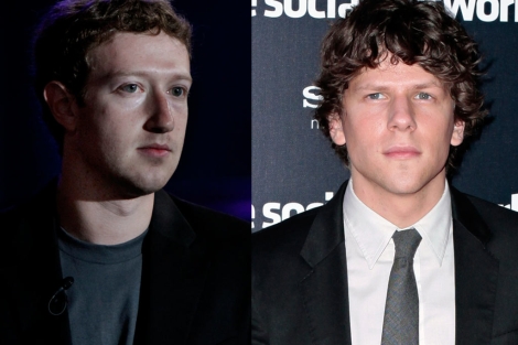 Mark Zuckerberg y el actor que le interpreta en la pelcula, Jesse Eisenberg.