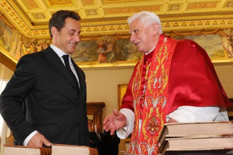 Benedicto XVI y Nicols Sarkozy en un momento de su encuentro. | Ap