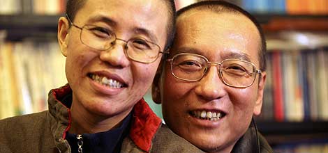 El Nobel y su esposa, Liu Xia. | Reuters