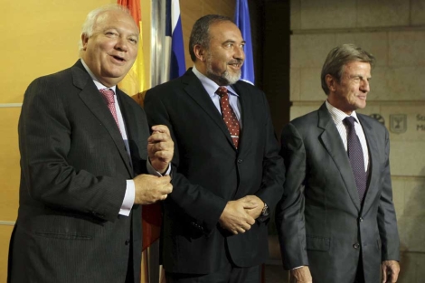 Moratinos, Lieberman y Kouchner. | Efe