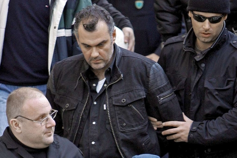 El polica griego, tras ser detenido por el asesinato del joven. | Efe
