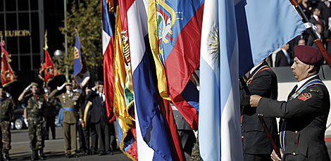 Paso de las banderas de los ocho pases Iberoamericanos. | Alberto di Lolli