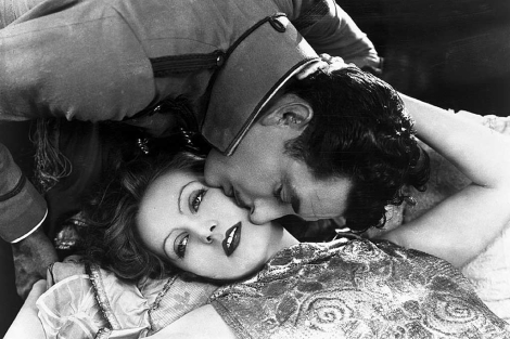 Greta Garbo y John Gilbert en 'El demonio y la carne' (1927).