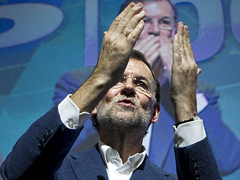 Mariano Rajoy saluda tras su intervencin. | Efe