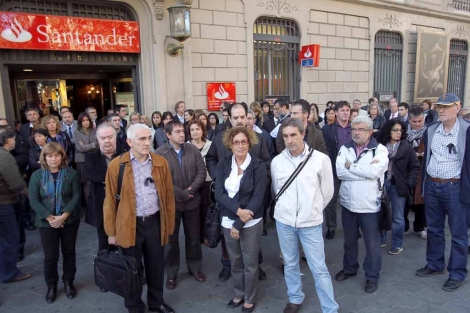 Un centenar de trabajadores se concentran en Barcelona. | Efe