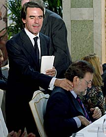 Aznar, junto a Rajoy. | Efe