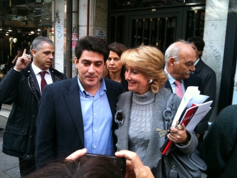 David Prez, junto a Esperanza Aguirre tras la reunin del Comit. (Blasco)