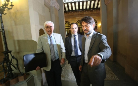 Osàcar, a la izquierda, acompañado de Jordi Turull y Oriol Pujol.| Q. García