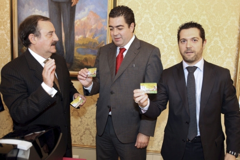 Des izquierda a derecha, el alcalde de Salamanca, Julin Lanzarote, el viceconsejero de Cultura, Alberto Gutirrez, y el concejal de Turismo, Julio Lpez. | Efe