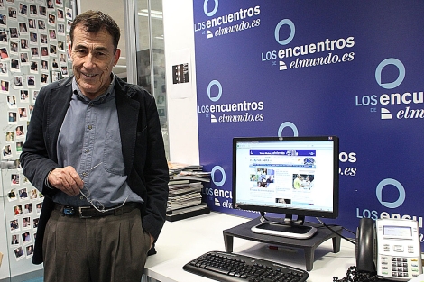 Sánchez Dragó, antes de responder a las preguntas de los lectores.