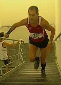 Emulan la carrera de las escaleras de Empire State subiendo a la torre del  BEC | País Vasco 