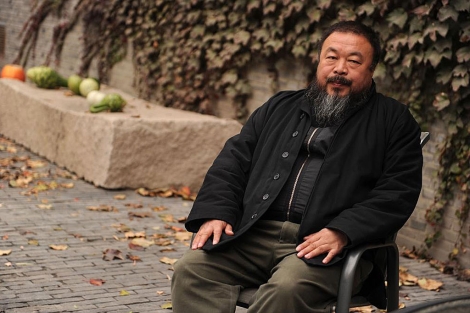 Ai Wei Wei en su casa de Pekín, este 7 de noviembre, tras su arresto domicilario. | Peter Parks