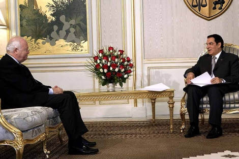 Miguel ngel Moratinos, con Zine El Abidine Ben Ali, presidente de Tnez. | Afp