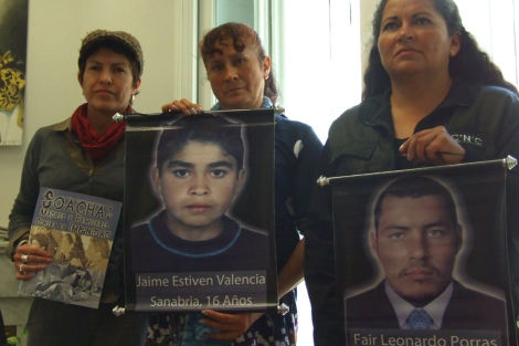 Madres de Soacha denuncian sus casos en Madrid.