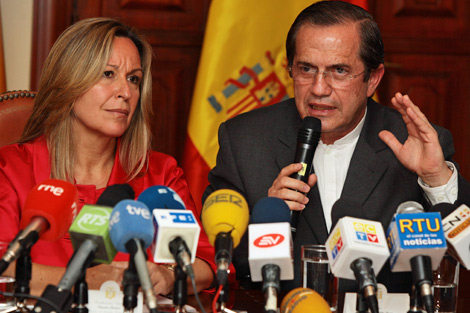 La ministra de Exteriores, Trinidad Jimnez, y su homlogo ecuatoriano, Ricardo Patio. | Efe