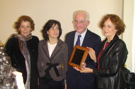 Joseba Agirre, junto a su esposa, Victoria de Grazia, Irune Zuluaga y Cynthia Young. | Efe