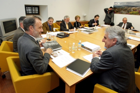Reunin del jurado del certamen, presidido por el conselleiro Roberto Varela. | Xunta