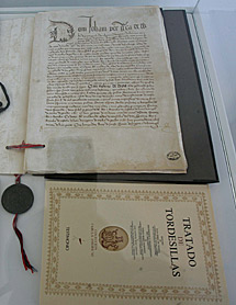 Tratado de Tordesillas expuesto all. | R. G.