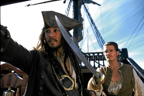 Johnny Depp junto a Orlando Bloom en un fotograma de la pelcula.