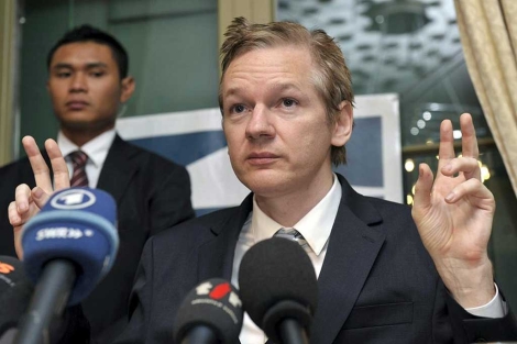 Assange, durante una rueda de prensa en Ginebra.| Efe
