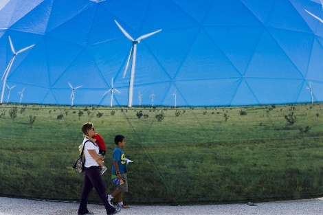 Un crtel que promociona 'energa verde', en Cancn. | Afp