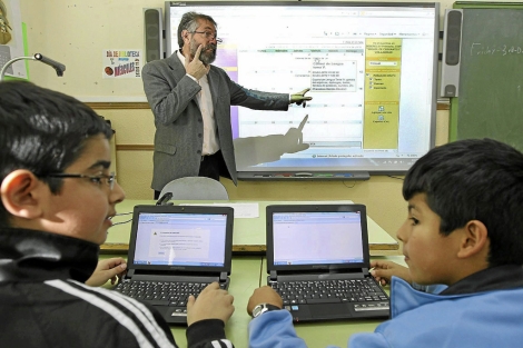 Los escolares gallegos no destacan por el uso de internet, stos son de Valladolid. | J.M. Lostau