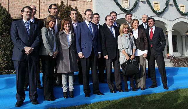 Foto de familia del encuentro de presidentes provinciales e insulares del PP que se celebra en Segovia. | Rosa Blanco