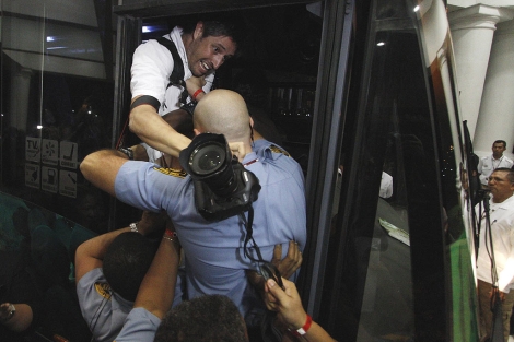Momento en que Jorge Silva estaba siendo detenido. | Reuters