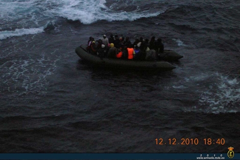 La patera que encay en la isla de Alborn con 33 inmigrantes. | Armada Espaola