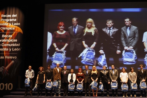 Algunos de los galardonados con las becas Relevo 2010.| Enrique Carrascal