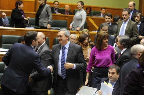 PSE y PP aprueban los Presupuestos vascos con la abstención del PNV ...