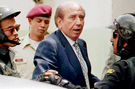 Carlos Andrés Pérez, entrando en prisión en 1994. | Ap