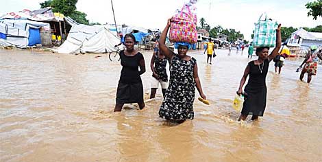 Calles inundadas en Haití tras el paso del huracán 'Tomás'. | AFP